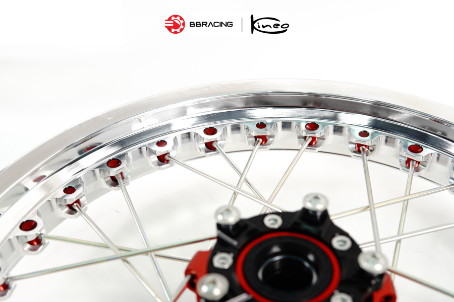 Mâm Kineo Triumph Bonneville T120 18 Inch - Sau 5.00 x 17 - Đỏ & Bạc