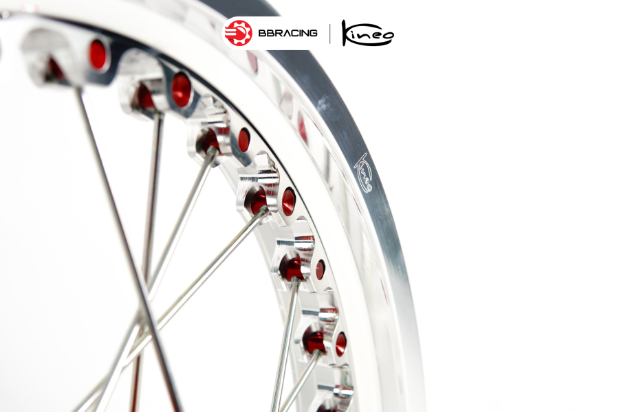 Mâm Kineo Triumph Bonneville T120 18 Inch - Sau 4.25 x 17 - Đỏ & Bạc